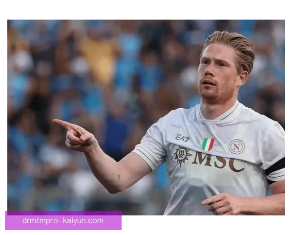 德布劳内在那不勒斯更衣室角色备受关注，发挥稳定有助于球队凝聚力提升。