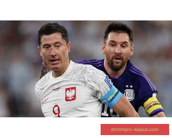 莱万多夫斯基在巴萨首秀中状态回暖，展现出强大竞争力